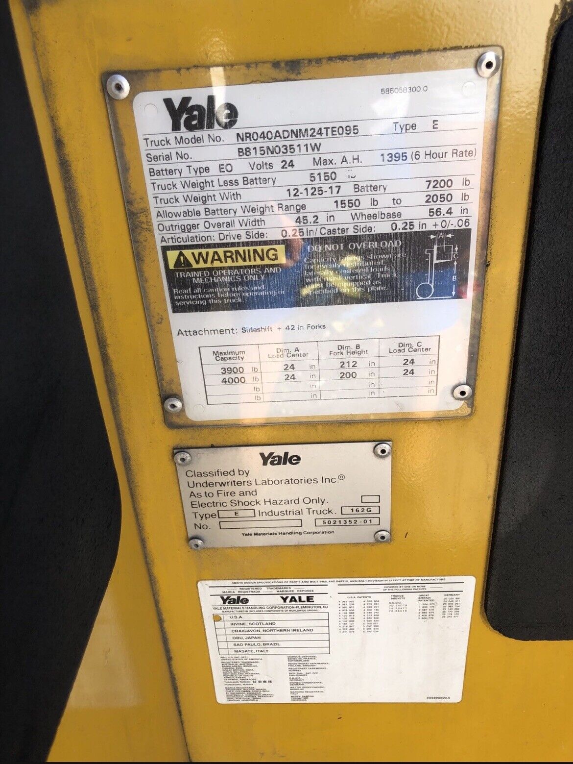 YALE REACH TRUCK 4000LB CAPACITY 212" LIFT W/BATTERY&CHARGER 42" FORKS 95" TALL