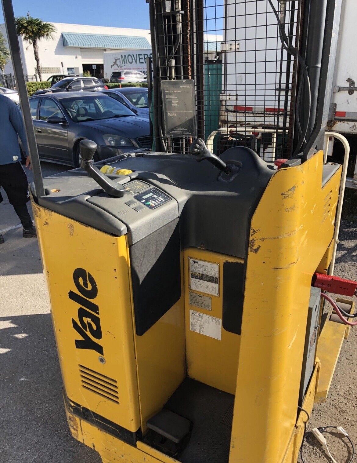 YALE REACH TRUCK 4000LB CAPACITY 212" LIFT W/BATTERY&CHARGER 42" FORKS 95" TALL