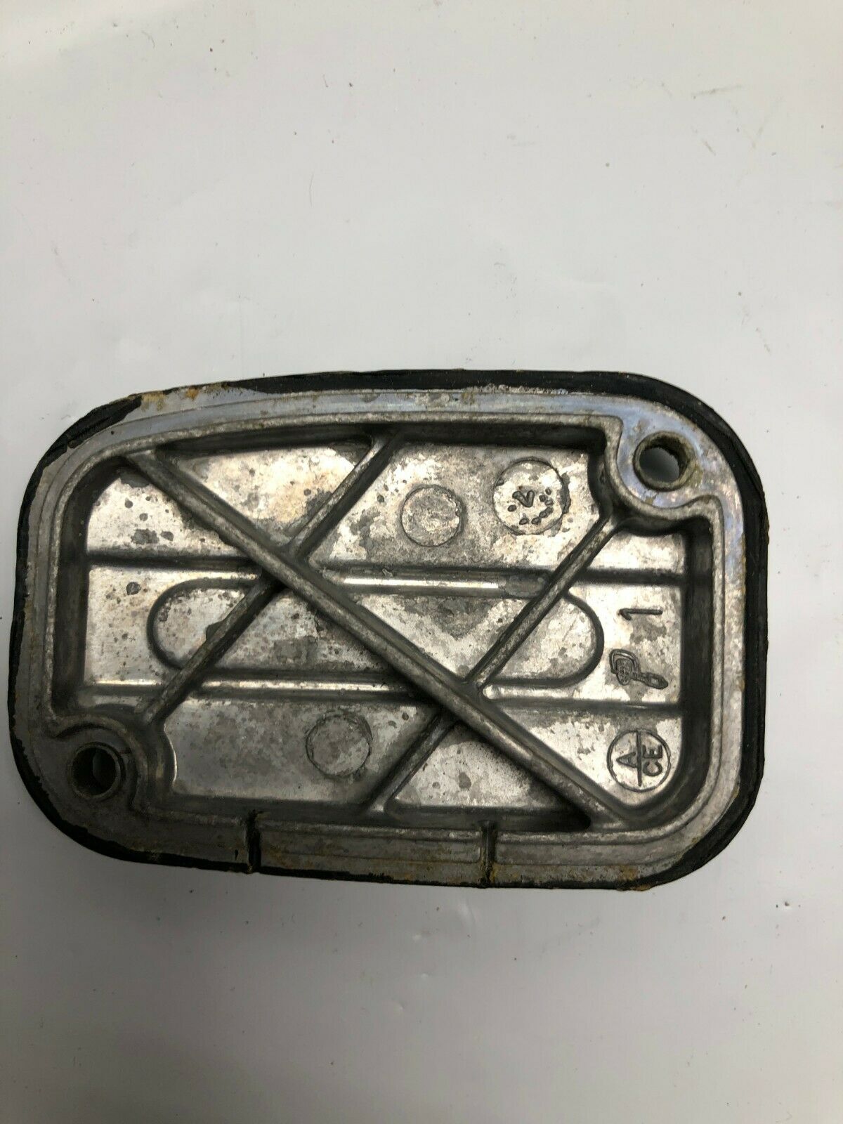 Harley Davidson Stock Front Brake Master Cylinder Cover Cap READ NO RUBBER