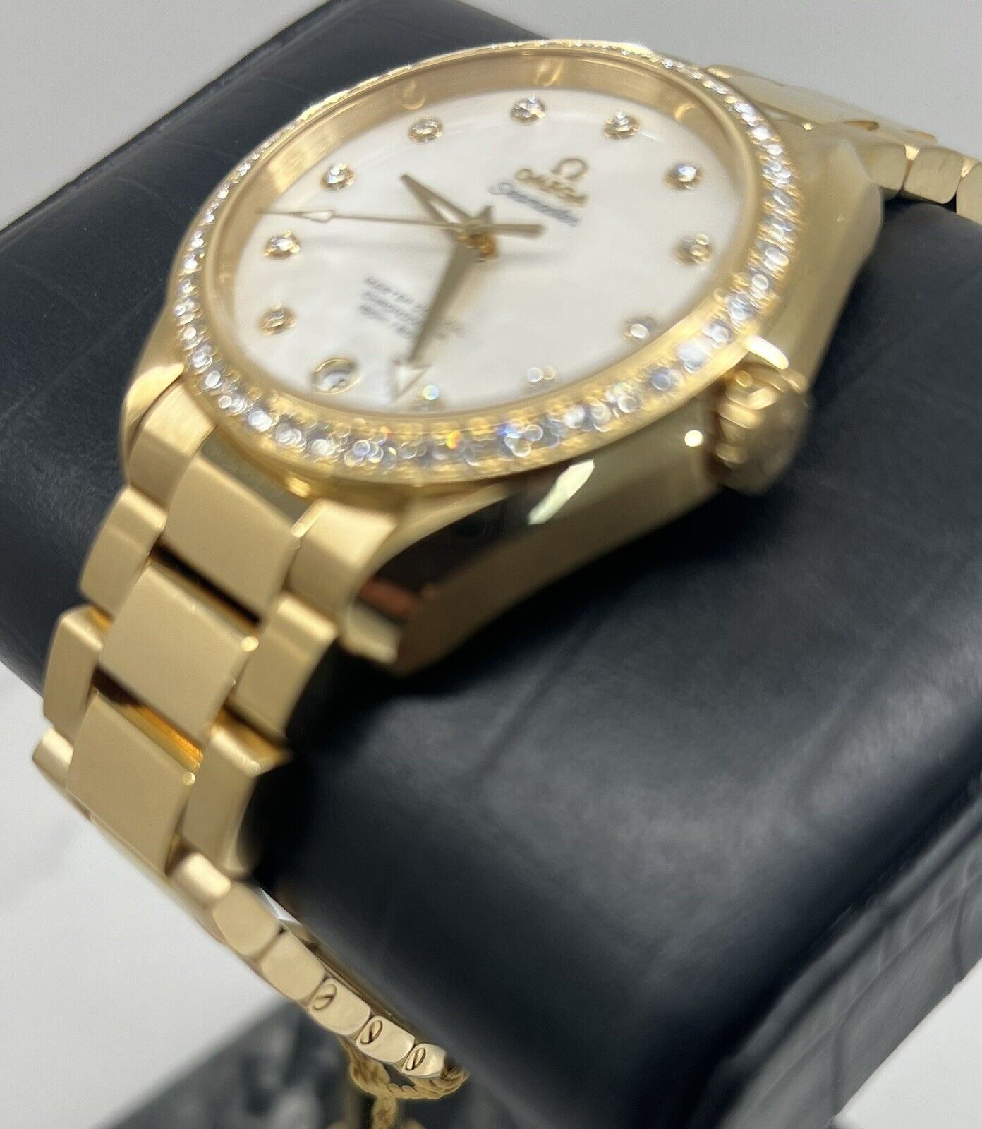 Omega Seamaster Automatic Mother of pearl Dial 18kt Yellow Gold Ladies Watch