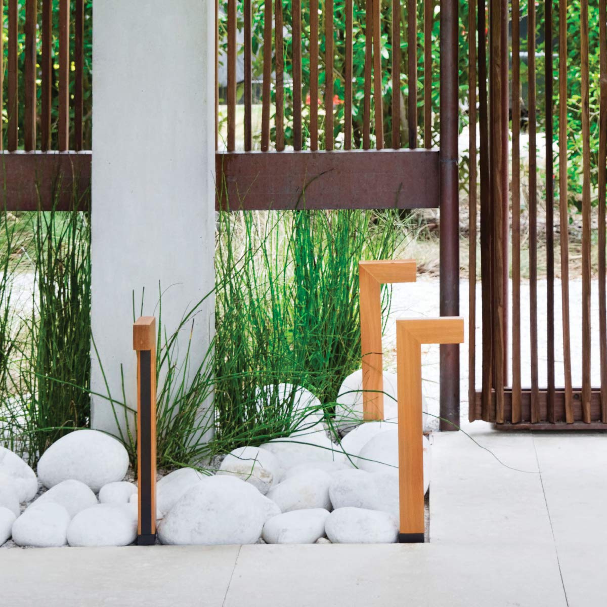 Hinkley Landscape Lighting Atlantis Path Light – Beautiful Landscape Lighting Illuminates Walkways for Increased Safety and Security, 20 Watt T3 Light Bulb Low Voltage, Bronze, 1518BZ