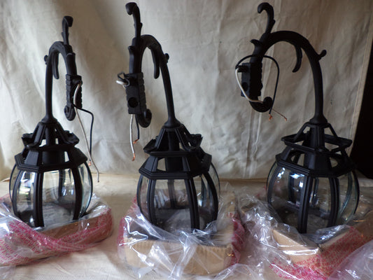 Hampton Bay Outdoor Post Lantern, 1 of the posts is BROKEN