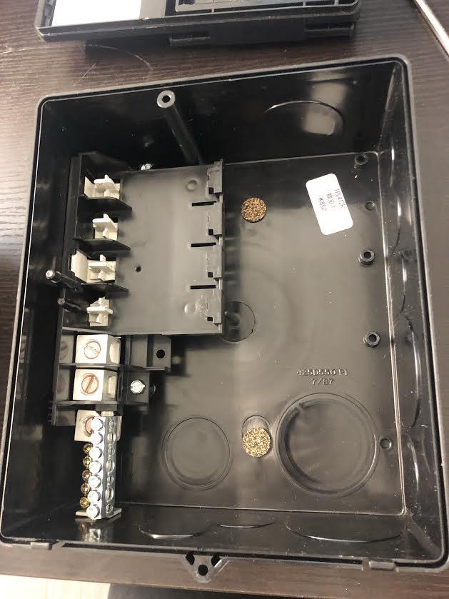 Ge Main Lug Load Center 125 Amp 8 Circuits Boxed