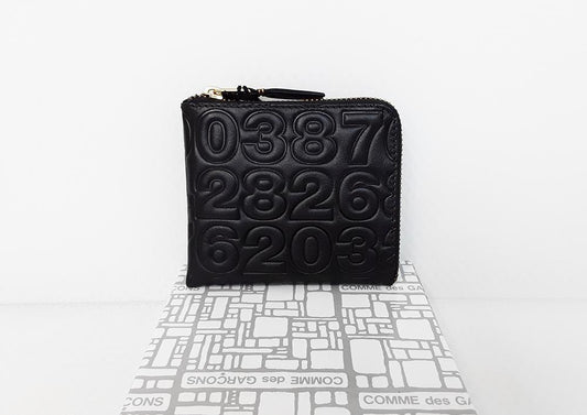 Comme Des Garçons Zipped Coin Purse Wallet Embossed Numbers SA310ED (Black)