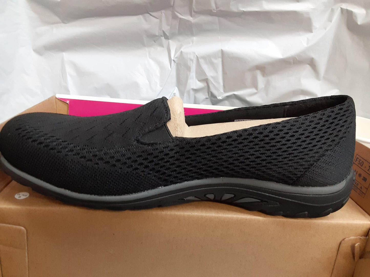 SkechersRelaxed Fit with AirCool MemoryFoam, Womens size 10, Black