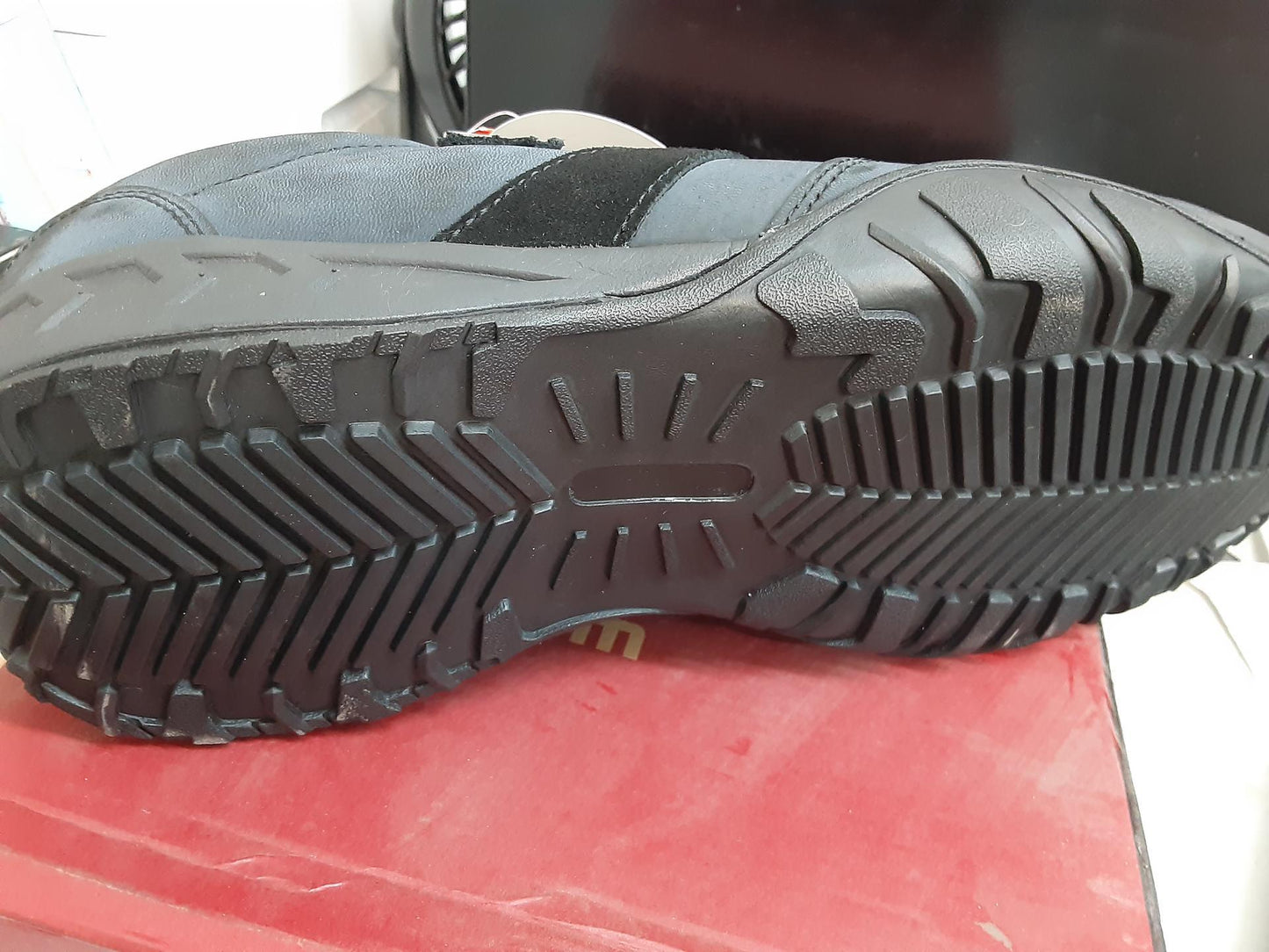 Converse Work Low Profile Euro Casual, Black, C946, Size 9.5 Medium Men Soft Toe