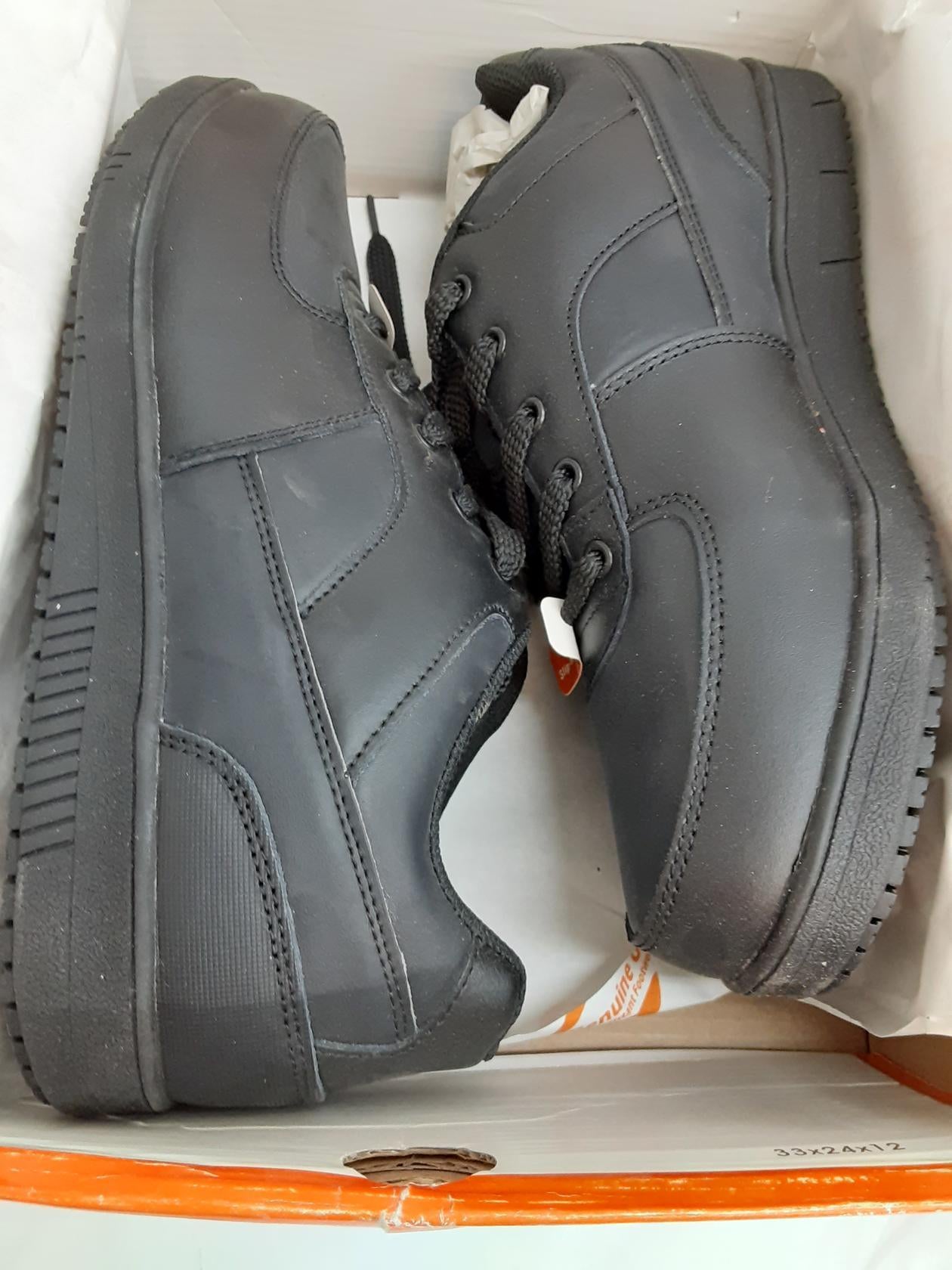 Genuine Grip '2010' Mens 9Wide/Womens 10.5 Wide, Black, Slip Resistant